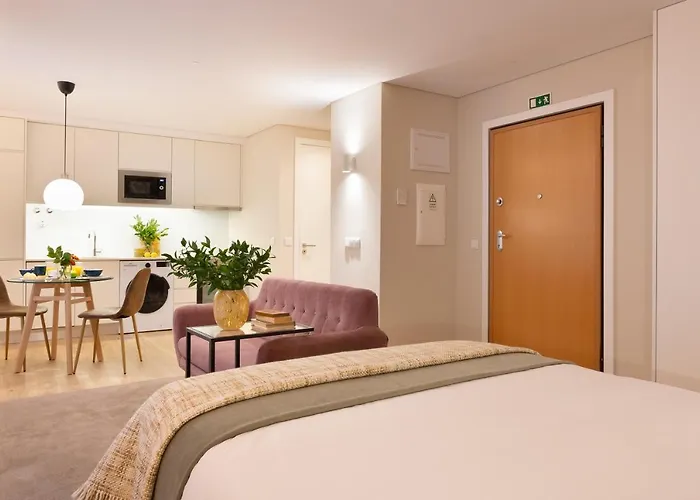 Strelitzia Apartment, By Bolhao Residences